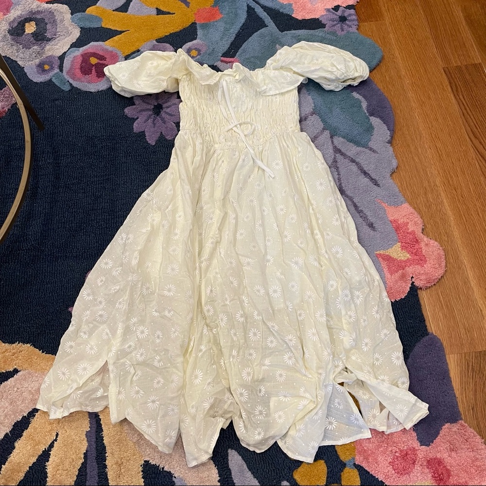 NWOT Pale yellow floral daisy midi dress